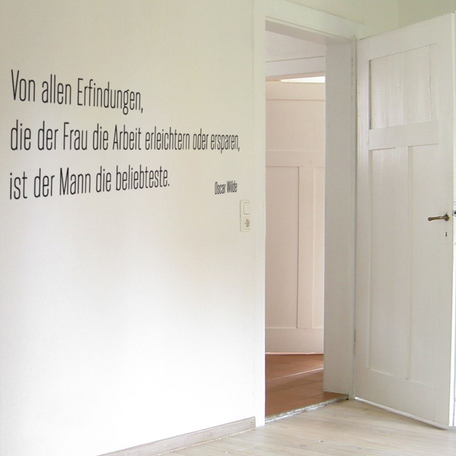Von allen Erfindungen, die der Frau die Arbeit erleichtern, ist der Mann die beliebteste. Oscar Wilde Aufkleber