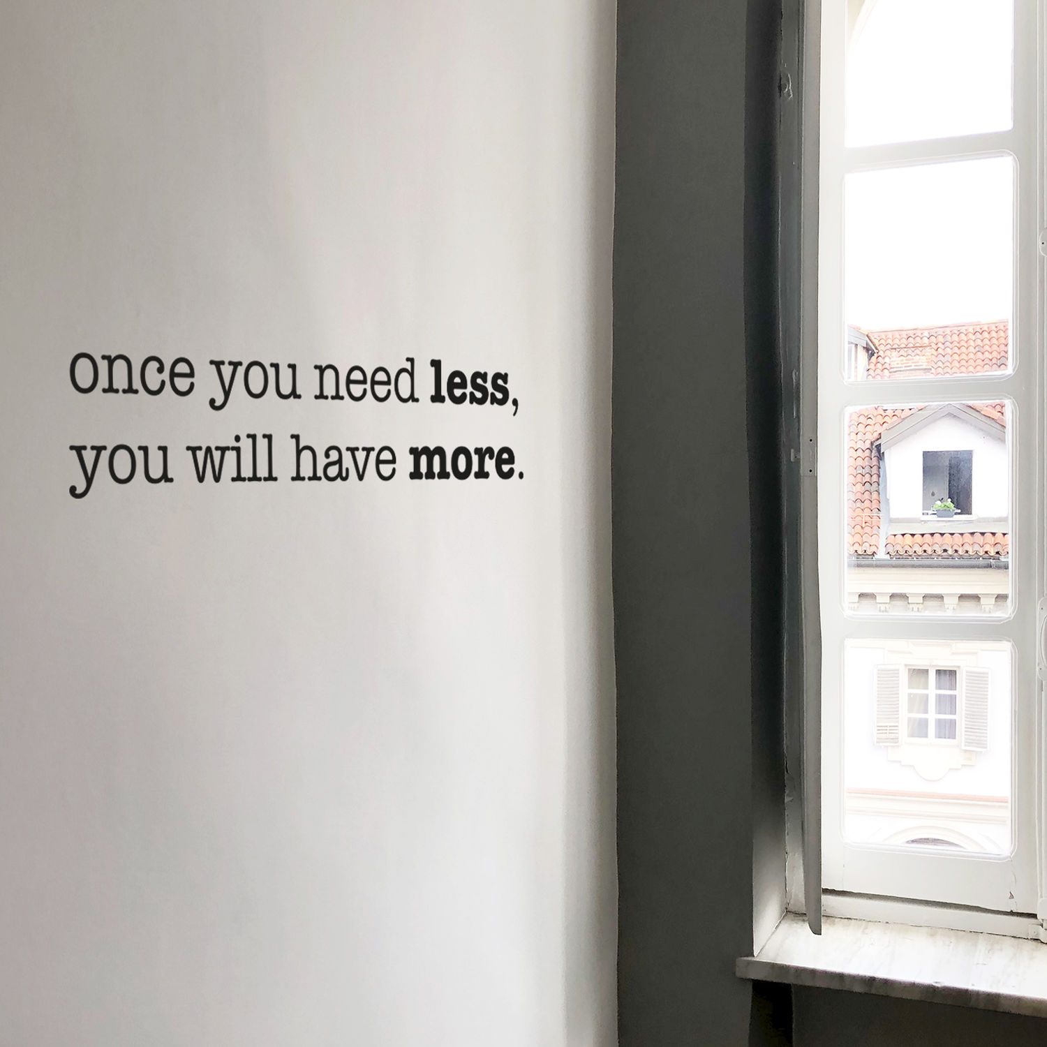 SILBENSALON_Wallsticker_less_more wenn du weniger brauchst hast du mehr
