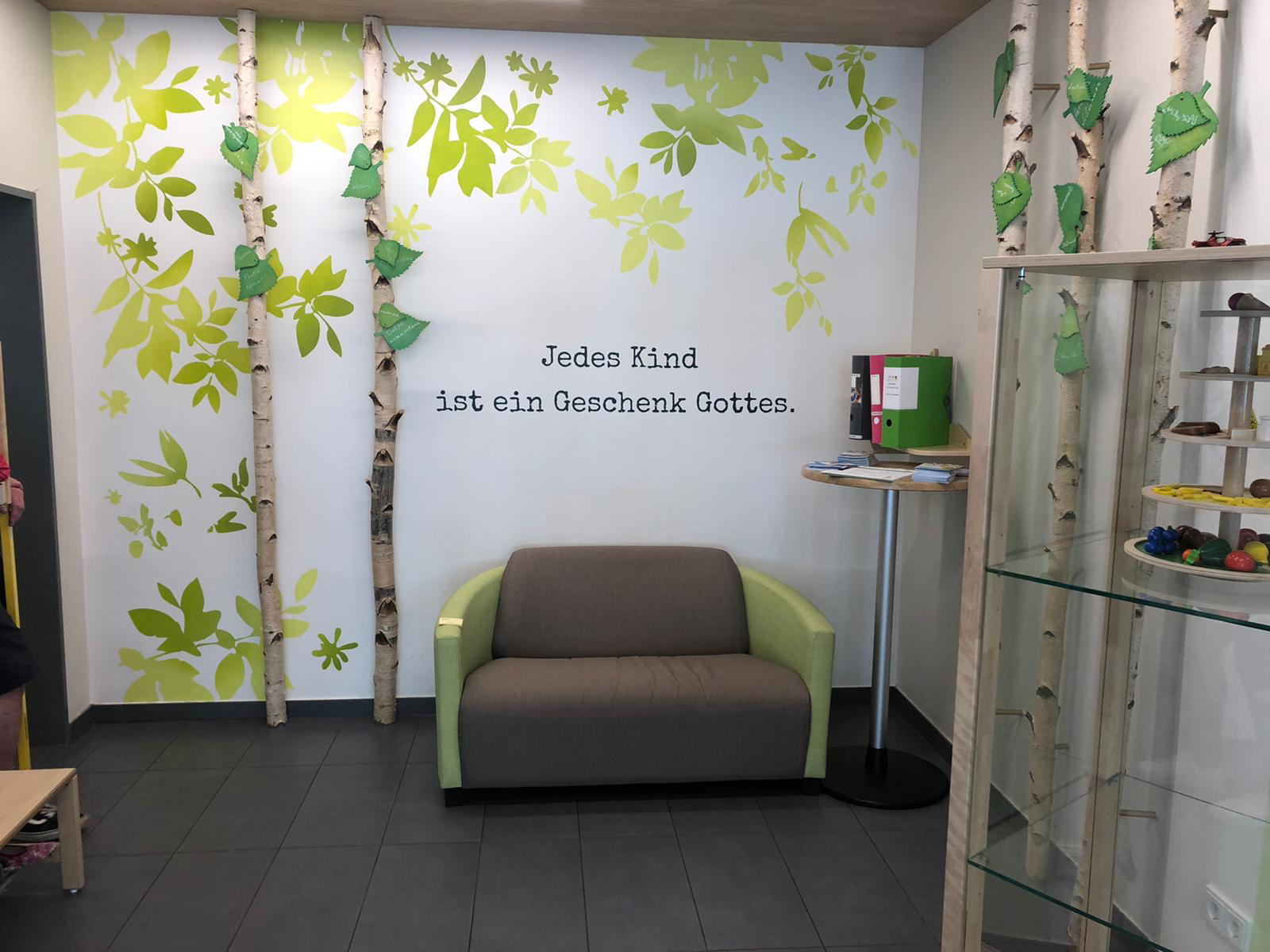 Kindergarten WandTattoo vom SILBENSALON Kindergartenkinder werden mit diesem WandTattoo aus dem SILBENSALON empfangen