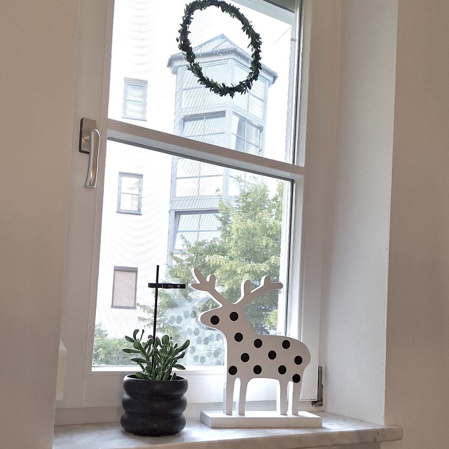 SCHWARZE PUNKTAUFKLEBER AUS DEM SILBENSALON SILBENSALON Polkadots Wandaufkleber SCHWARZ