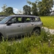 Ein SILBENSALON-Autoaufkleber auf Spezialfolie am Fahrzeug